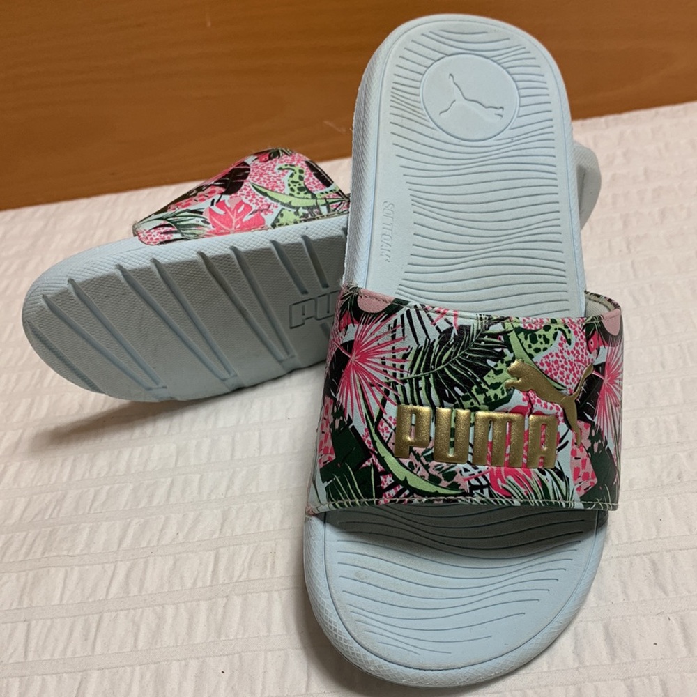 US6 Puma Women’s Cool Cat Tropical Flip-Flop Slides